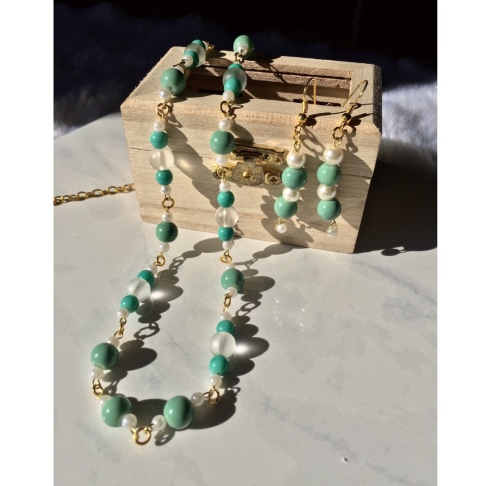 SALE✨BUNDLE Jade & Pearl Necklace + Earrin Set CCO
